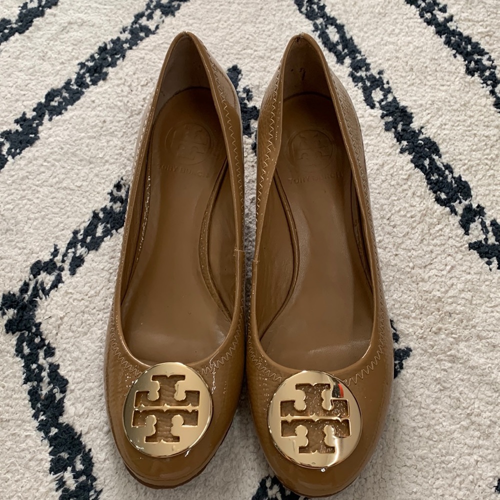EUC Tory Burch patent leather low wedges, size 7.5M